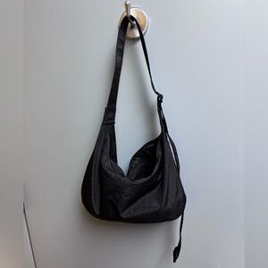 Baggu- Medium crescent bag